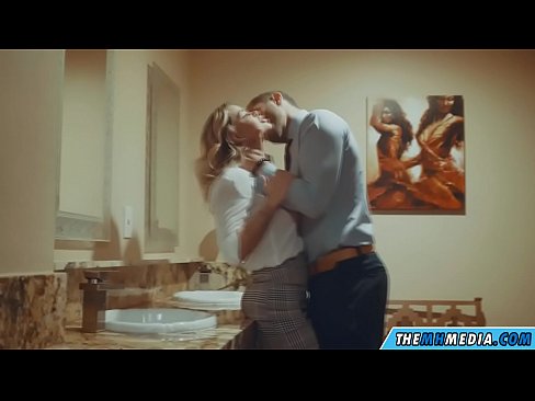 ❤️ Döşlü sarışın sizi ictimai tualetdə aldatdıqda ️ Anal video az.xxxtun.ru ☑